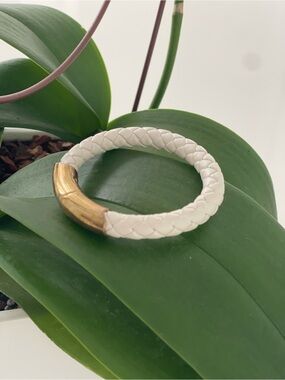 White Italian leather bracelet with gold plated clasp.
